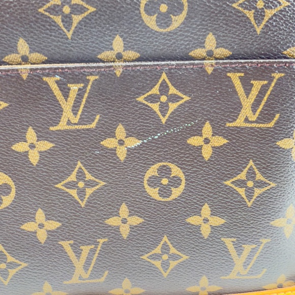 Louis Vuitton Authentic Solognes Crossbody - Picture 10 of 12
